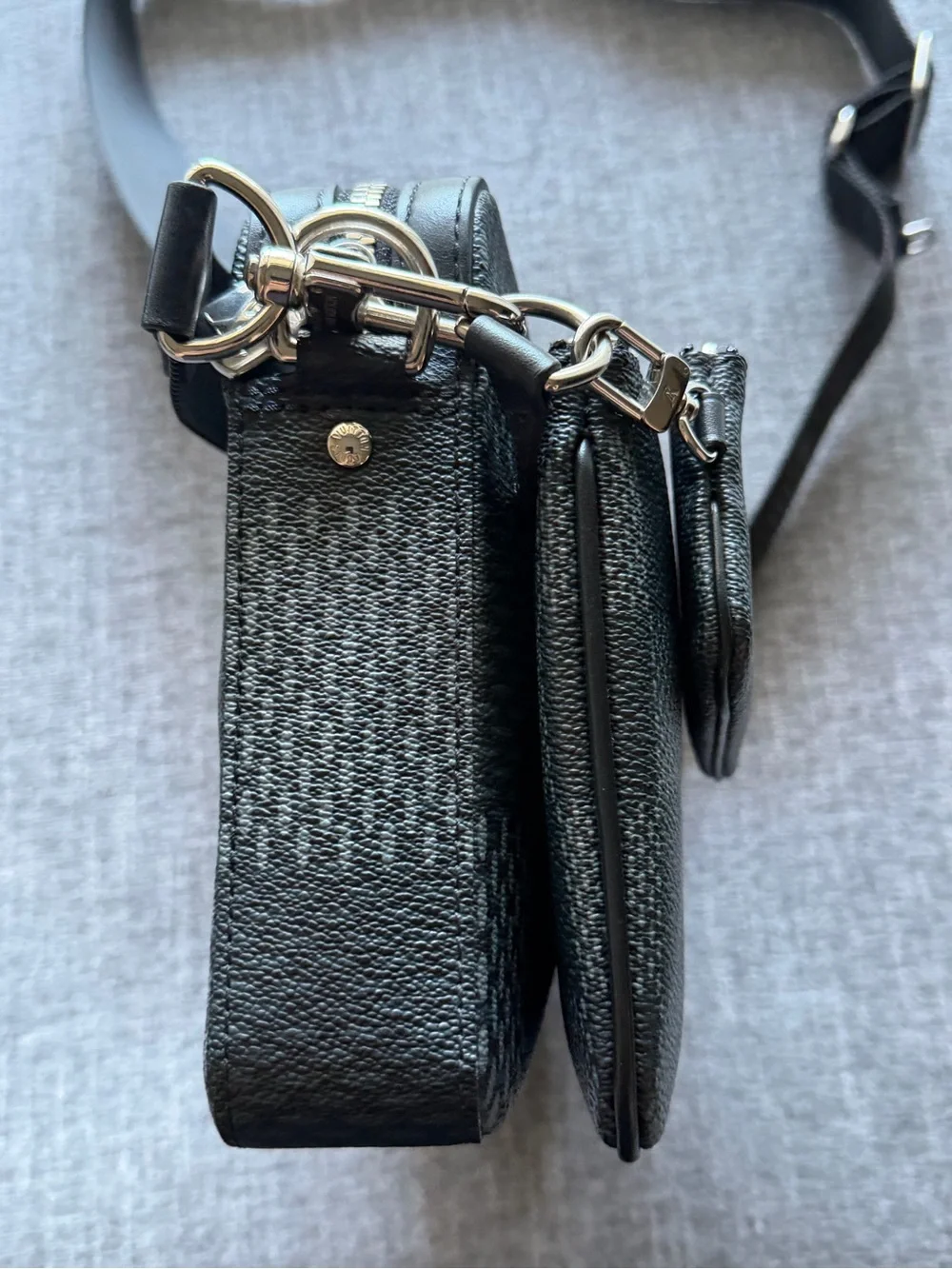 Louis Vuitton compact louis